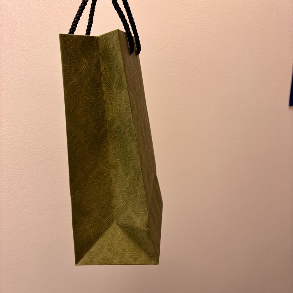 Gucci Green Gift Bag Like New - Picture 8 of 8